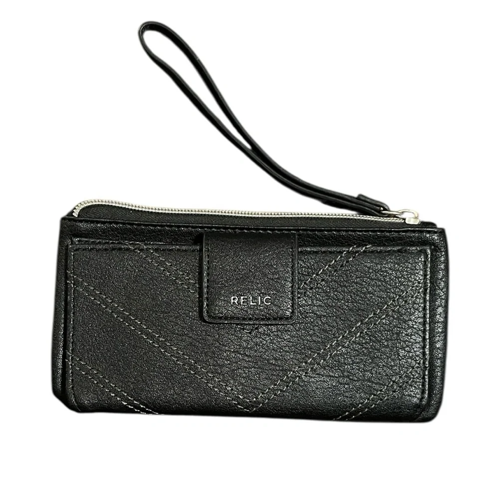 Relic by Fossil Black Faux Leather Chevron Wristlet Wallet